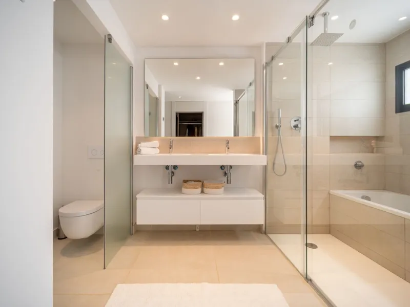 Stunning west facing corner garden apartment, with 3 bedrooms, and 2 bathrooms, spacious living-dining room, open plan kitchen fully furnished and equipped with electricial appliances from Bosch, including MIELE fridge/freezer, laundry area with washing m