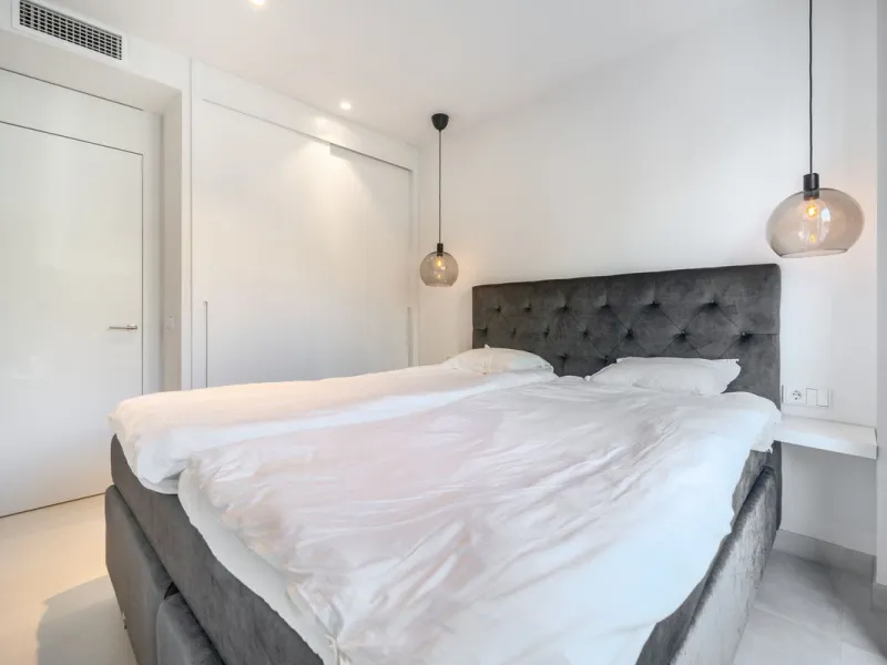 Stunning west facing corner garden apartment, with 3 bedrooms, and 2 bathrooms, spacious living-dining room, open plan kitchen fully furnished and equipped with electricial appliances from Bosch, including MIELE fridge/freezer, laundry area with washing m