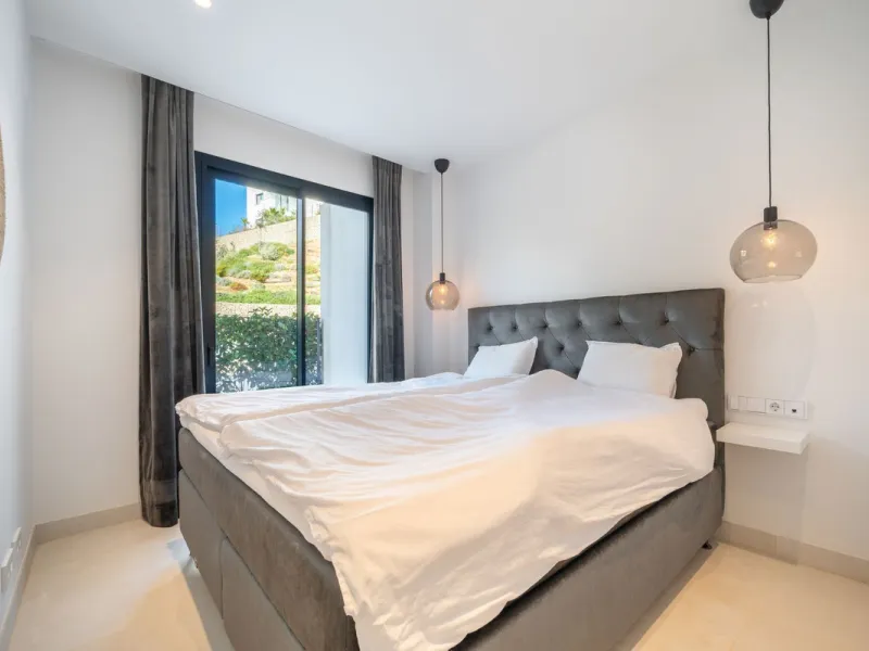 Stunning west facing corner garden apartment, with 3 bedrooms, and 2 bathrooms, spacious living-dining room, open plan kitchen fully furnished and equipped with electricial appliances from Bosch, including MIELE fridge/freezer, laundry area with washing m