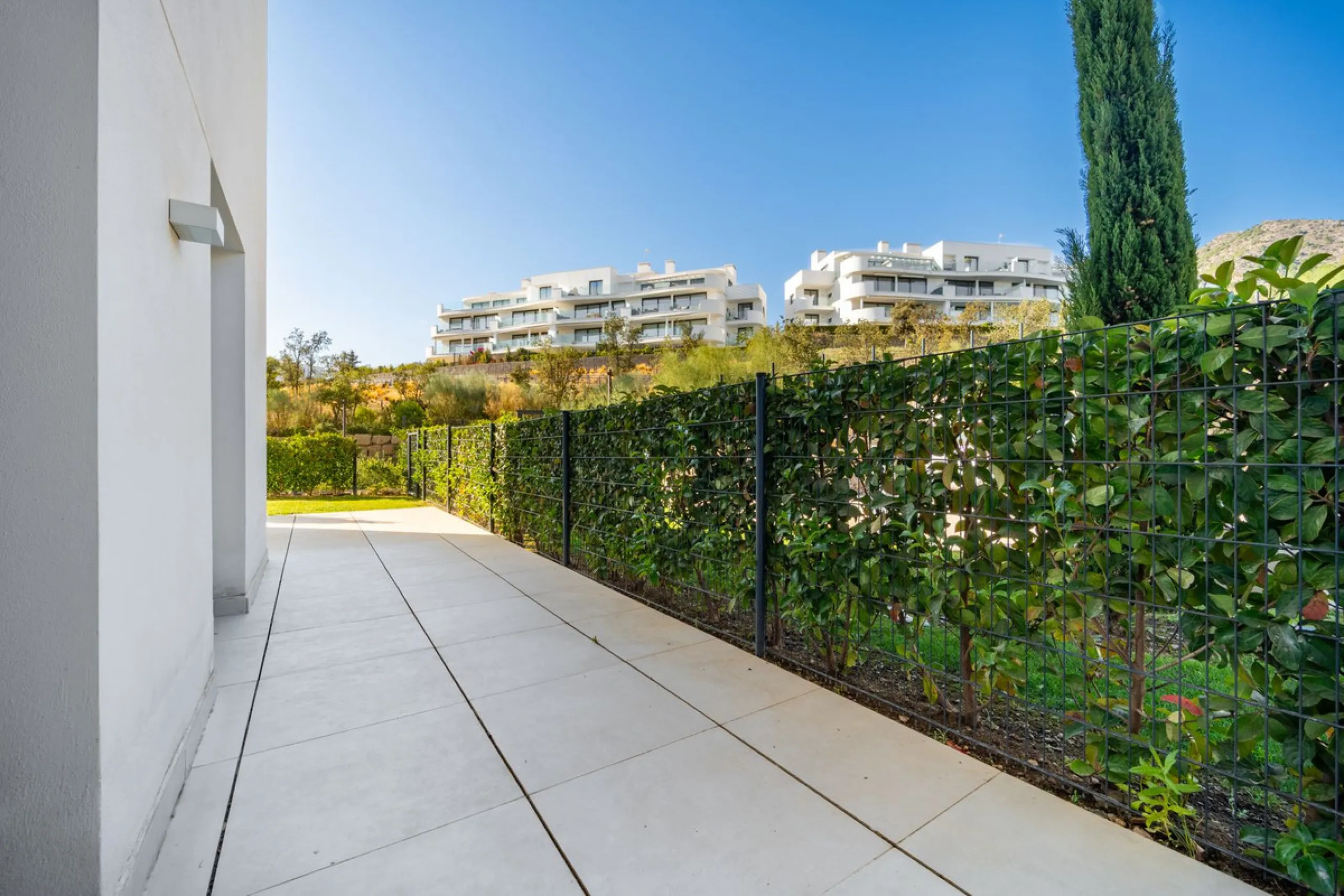 Stunning west facing corner garden apartment, with 3 bedrooms, and 2 bathrooms, spacious living-dining room, open plan kitchen fully furnished and equipped with electricial appliances from Bosch, including MIELE fridge/freezer, laundry area with washing m