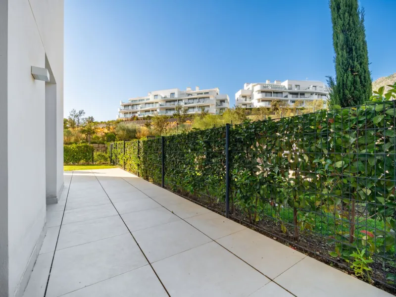Stunning west facing corner garden apartment, with 3 bedrooms, and 2 bathrooms, spacious living-dining room, open plan kitchen fully furnished and equipped with electricial appliances from Bosch, including MIELE fridge/freezer, laundry area with washing m