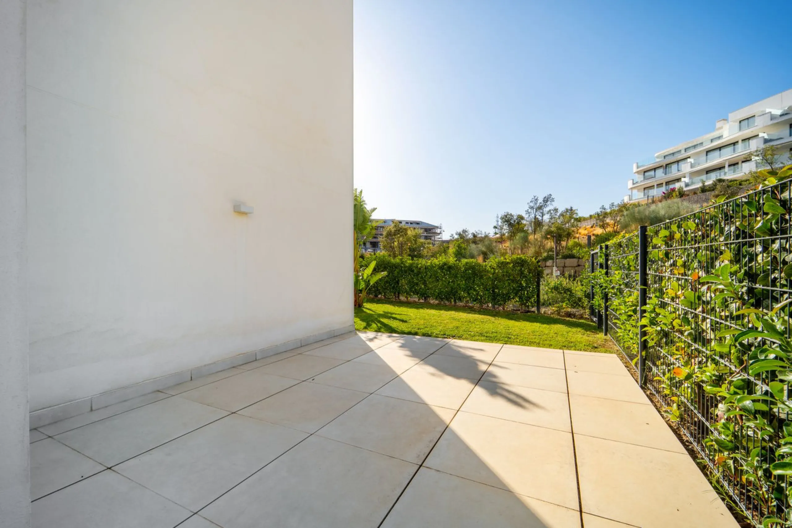 Stunning west facing corner garden apartment, with 3 bedrooms, and 2 bathrooms, spacious living-dining room, open plan kitchen fully furnished and equipped with electricial appliances from Bosch, including MIELE fridge/freezer, laundry area with washing m