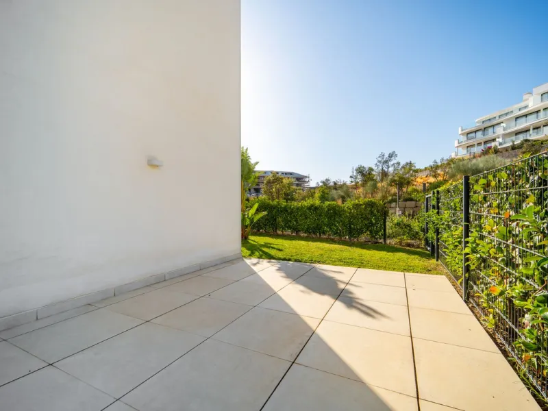 Stunning west facing corner garden apartment, with 3 bedrooms, and 2 bathrooms, spacious living-dining room, open plan kitchen fully furnished and equipped with electricial appliances from Bosch, including MIELE fridge/freezer, laundry area with washing m