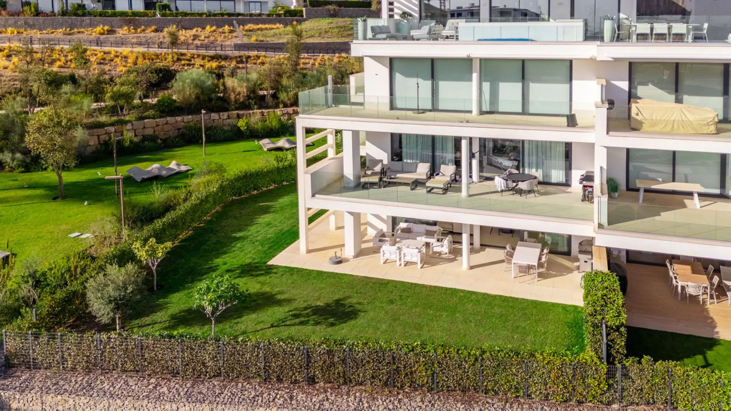 Stunning west facing corner garden apartment, with 3 bedrooms, and 2 bathrooms, spacious living-dining room, open plan kitchen fully furnished and equipped with electricial appliances from Bosch, including MIELE fridge/freezer, laundry area with washing m