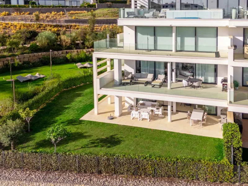 Stunning west facing corner garden apartment, with 3 bedrooms, and 2 bathrooms, spacious living-dining room, open plan kitchen fully furnished and equipped with electricial appliances from Bosch, including MIELE fridge/freezer, laundry area with washing m