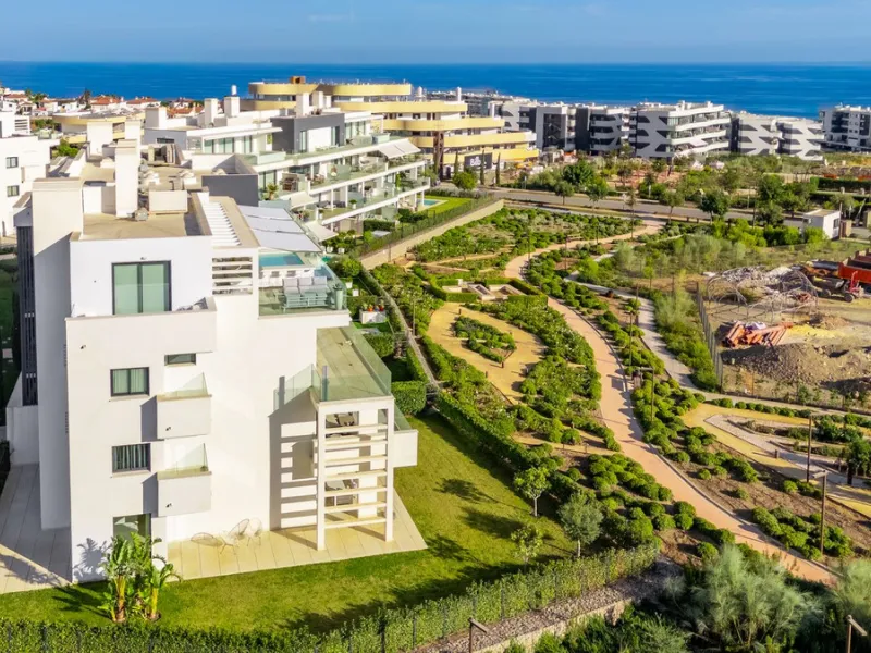 Stunning west facing corner garden apartment, with 3 bedrooms, and 2 bathrooms, spacious living-dining room, open plan kitchen fully furnished and equipped with electricial appliances from Bosch, including MIELE fridge/freezer, laundry area with washing m
