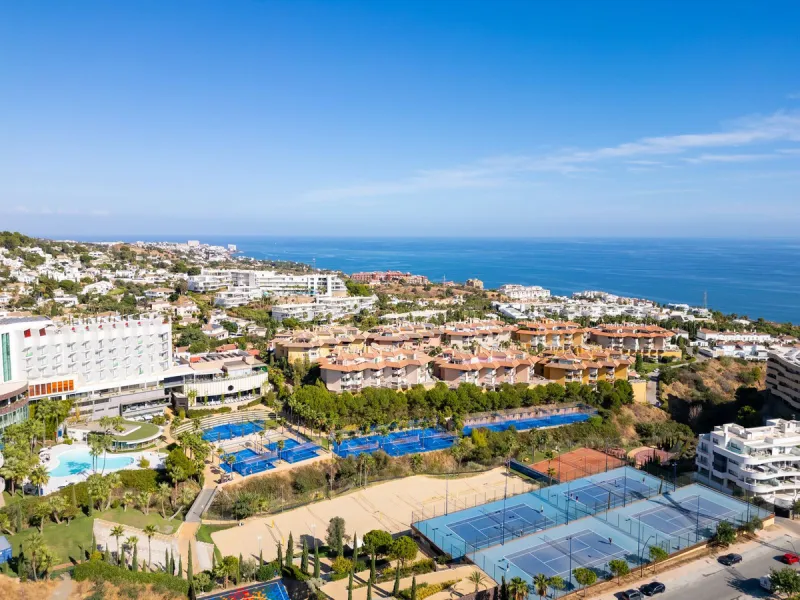 Stunning west facing corner garden apartment, with 3 bedrooms, and 2 bathrooms, spacious living-dining room, open plan kitchen fully furnished and equipped with electricial appliances from Bosch, including MIELE fridge/freezer, laundry area with washing m