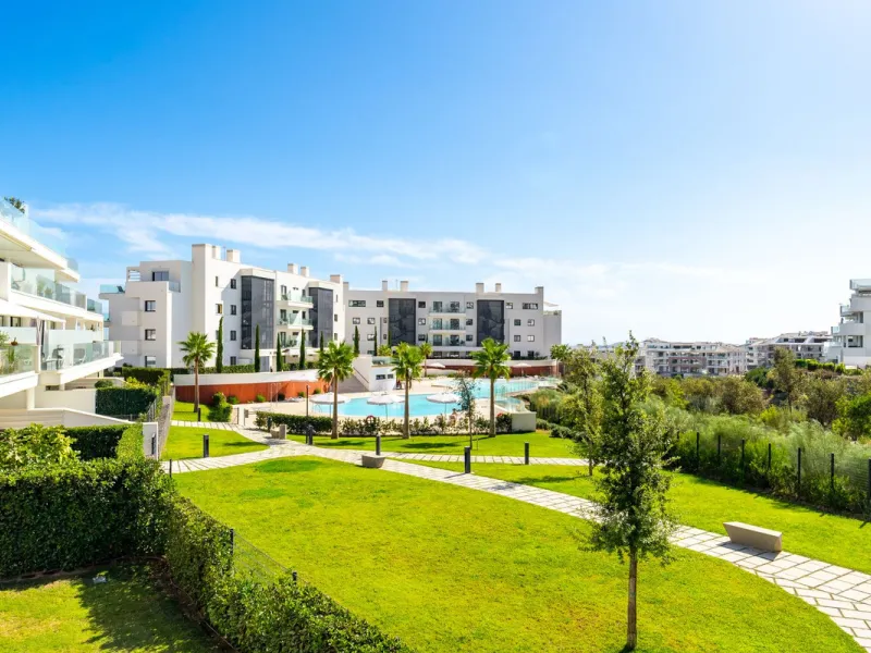 Stunning west facing corner garden apartment, with 3 bedrooms, and 2 bathrooms, spacious living-dining room, open plan kitchen fully furnished and equipped with electricial appliances from Bosch, including MIELE fridge/freezer, laundry area with washing m