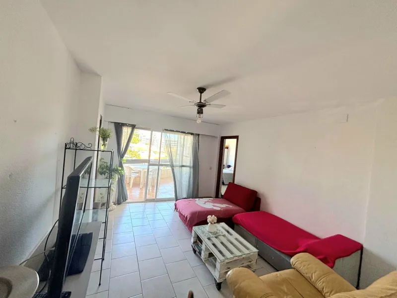Discover this excellent opportunity to live just 300 meters from the beach, in a 122 m² apartment facing southeast, which stands out for its great light and spaciousness in every room.
