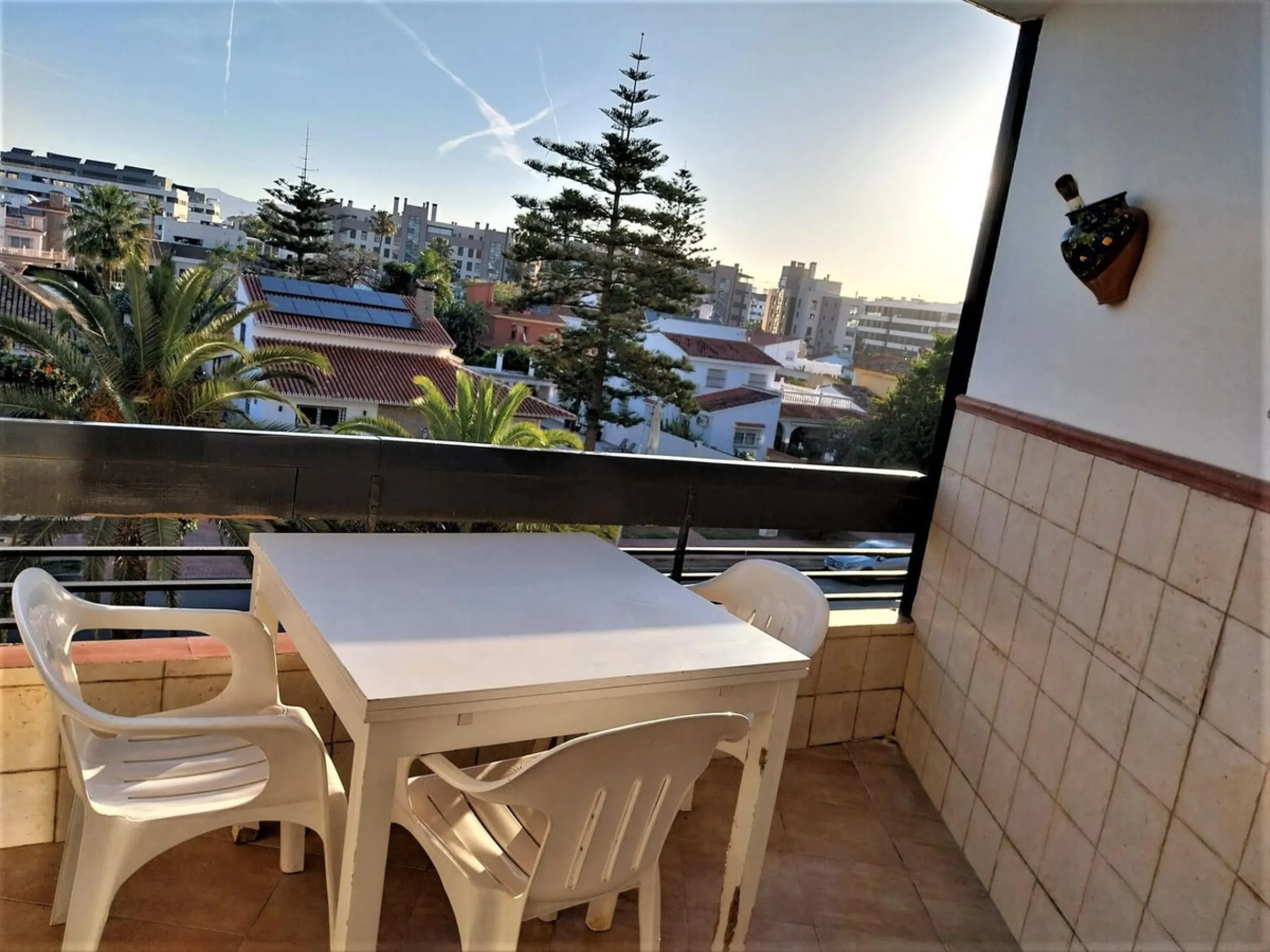 Discover this excellent opportunity to live just 300 meters from the beach, in a 122 m² apartment facing southeast, which stands out for its great light and spaciousness in every room.