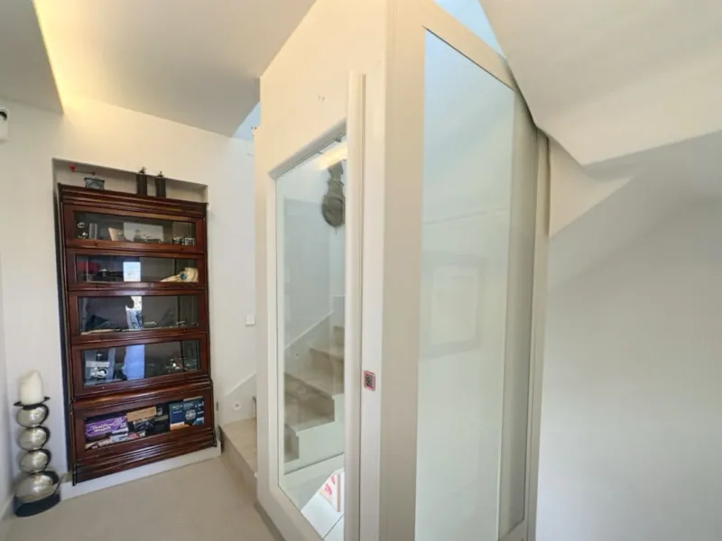 This exceptional triplex penthouse stands out as one of the most unique and meticulously designed properties in the Selwo area of Estepona. Its current owners, **renowned interior designers**, carried out a complete **bespoke, full-scale renovation**, ori