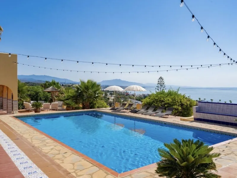 Stunning 8-Bedroom Villa with Panoramic Sea Views & Exceptional Investment Potential – Estepona