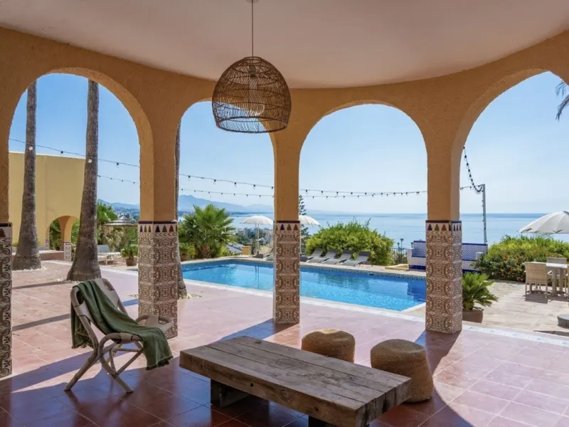Stunning 8-Bedroom Villa with Panoramic Sea Views & Exceptional Investment Potential – Estepona