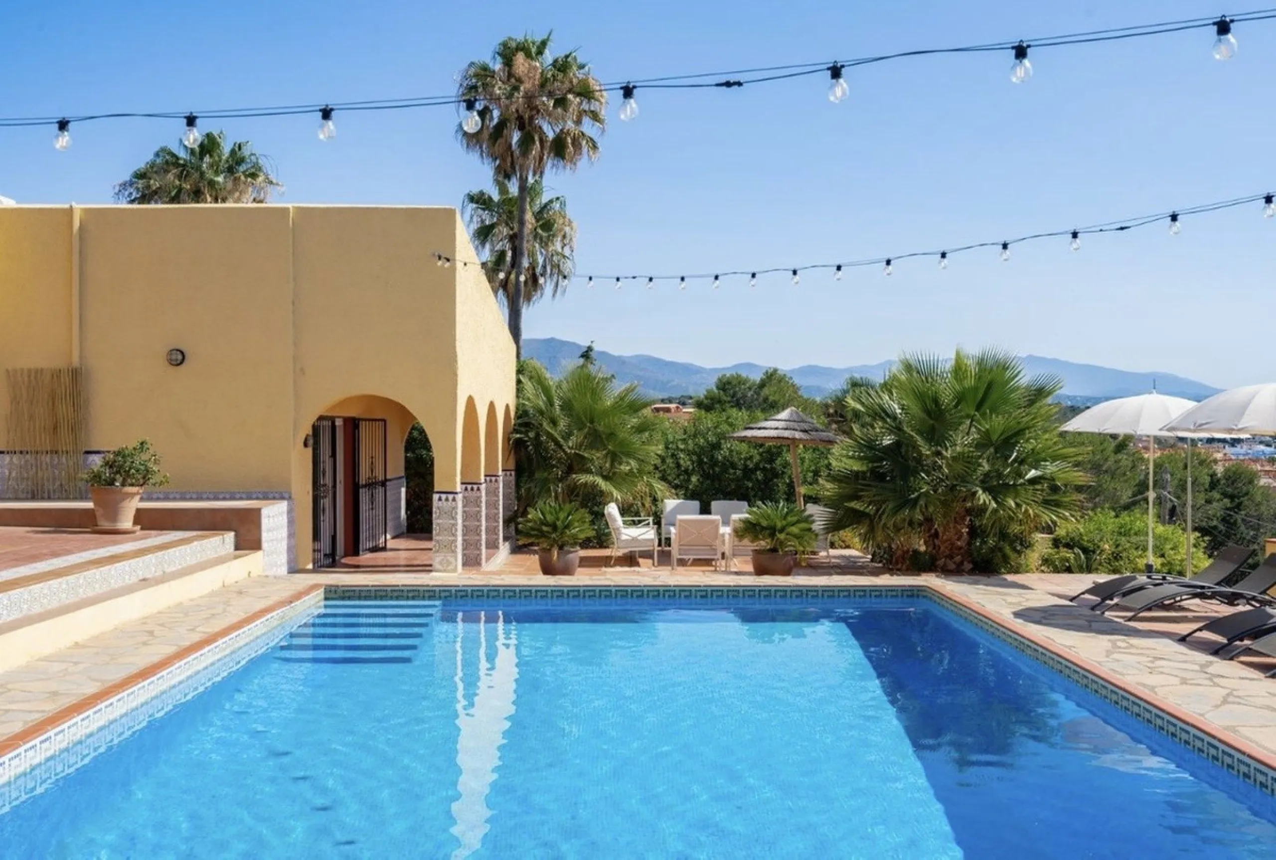 Stunning 8-Bedroom Villa with Panoramic Sea Views & Exceptional Investment Potential – Estepona