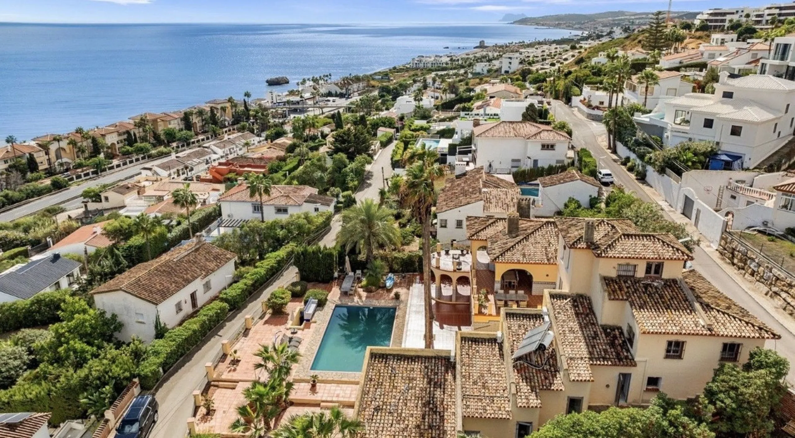 Stunning 8-Bedroom Villa with Panoramic Sea Views & Exceptional Investment Potential – Estepona