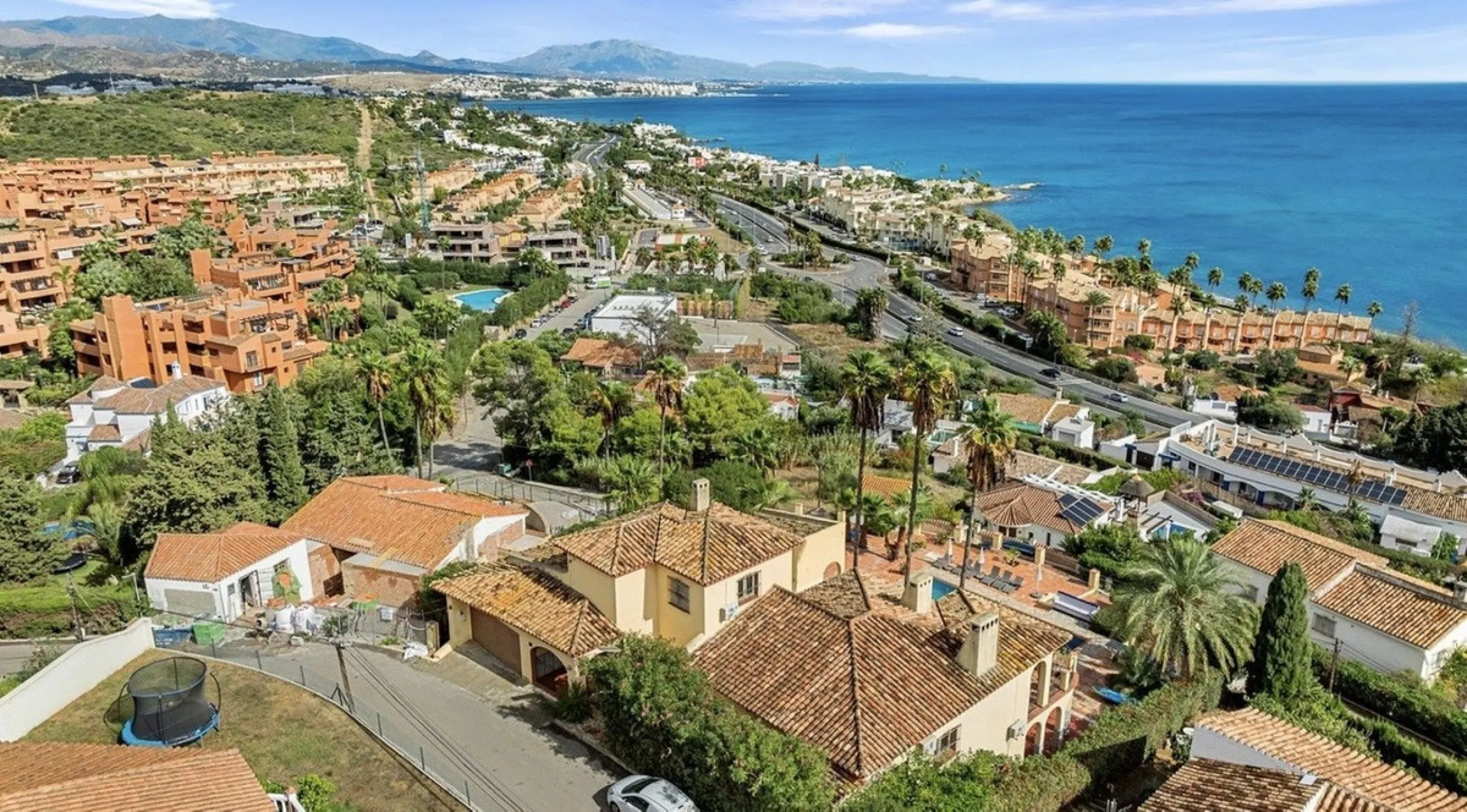 Stunning 8-Bedroom Villa with Panoramic Sea Views & Exceptional Investment Potential – Estepona