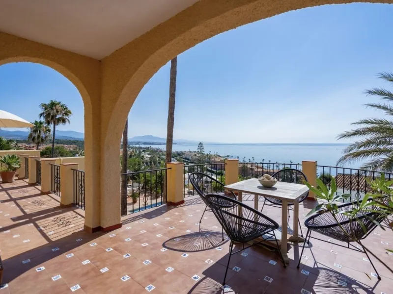 Stunning 8-Bedroom Villa with Panoramic Sea Views & Exceptional Investment Potential – Estepona