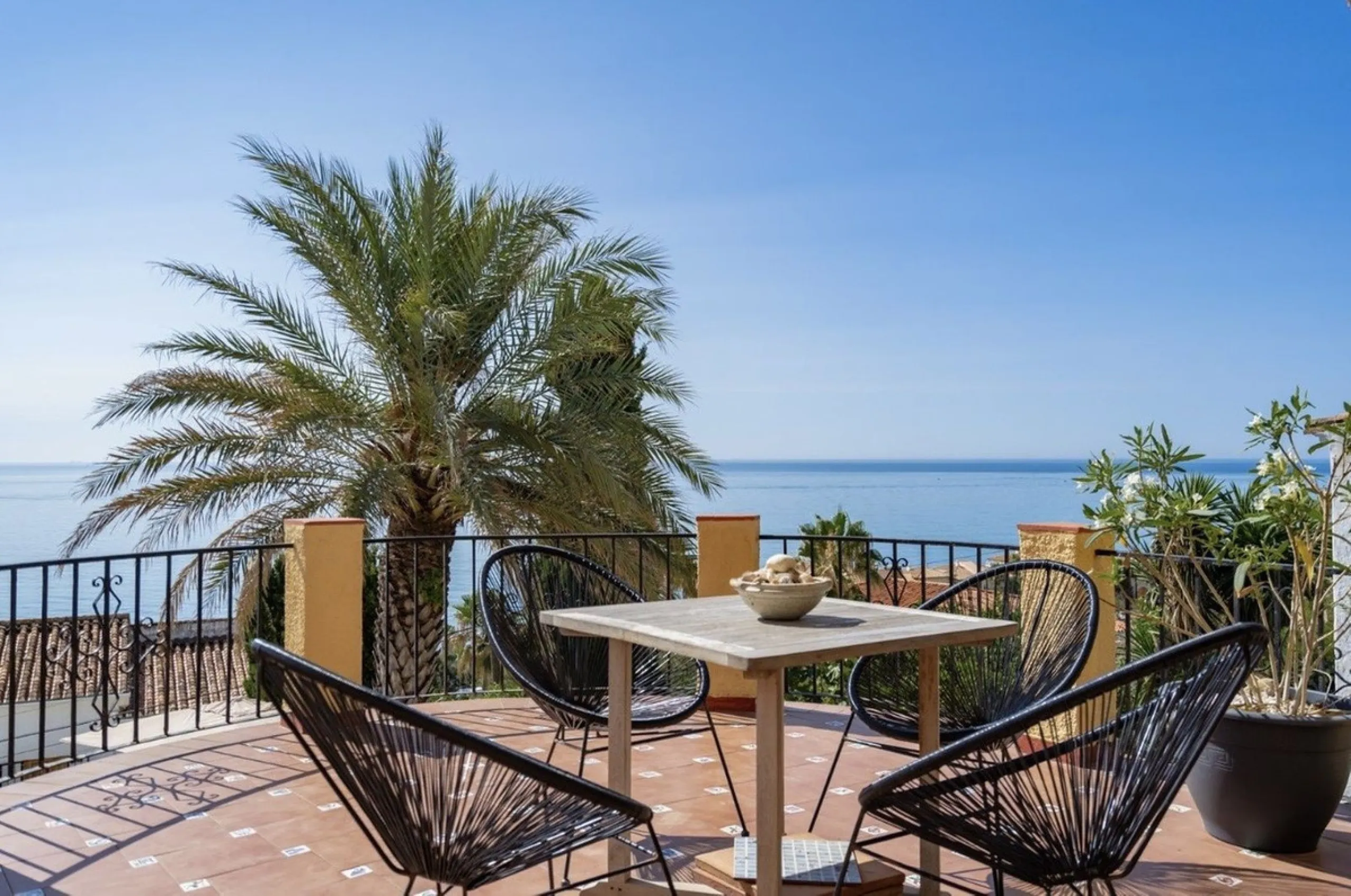 Stunning 8-Bedroom Villa with Panoramic Sea Views & Exceptional Investment Potential – Estepona