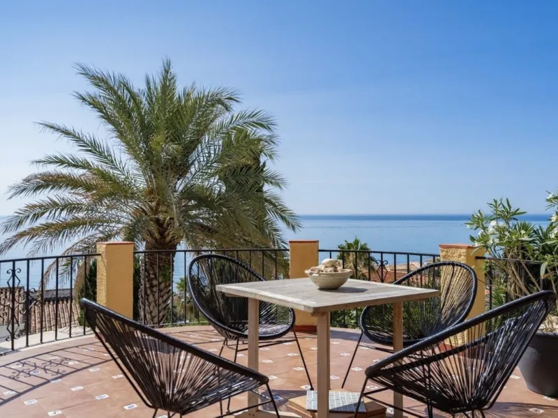 Stunning 8-Bedroom Villa with Panoramic Sea Views & Exceptional Investment Potential – Estepona