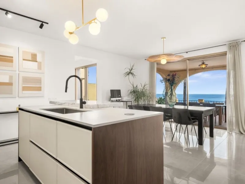 Stunning 8-Bedroom Villa with Panoramic Sea Views & Exceptional Investment Potential – Estepona