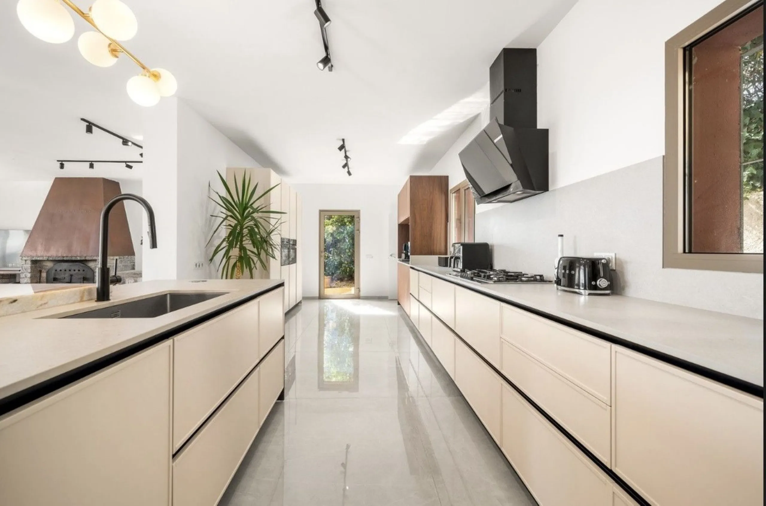 Stunning 8-Bedroom Villa with Panoramic Sea Views & Exceptional Investment Potential – Estepona
