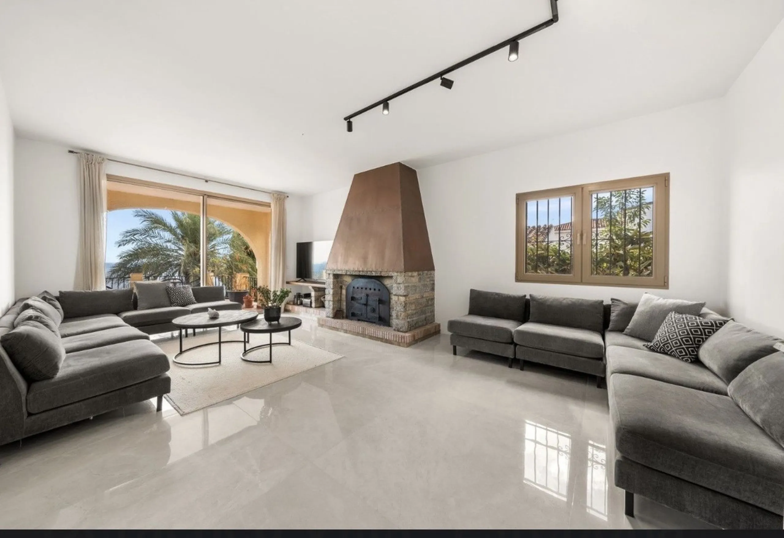 Stunning 8-Bedroom Villa with Panoramic Sea Views & Exceptional Investment Potential – Estepona
