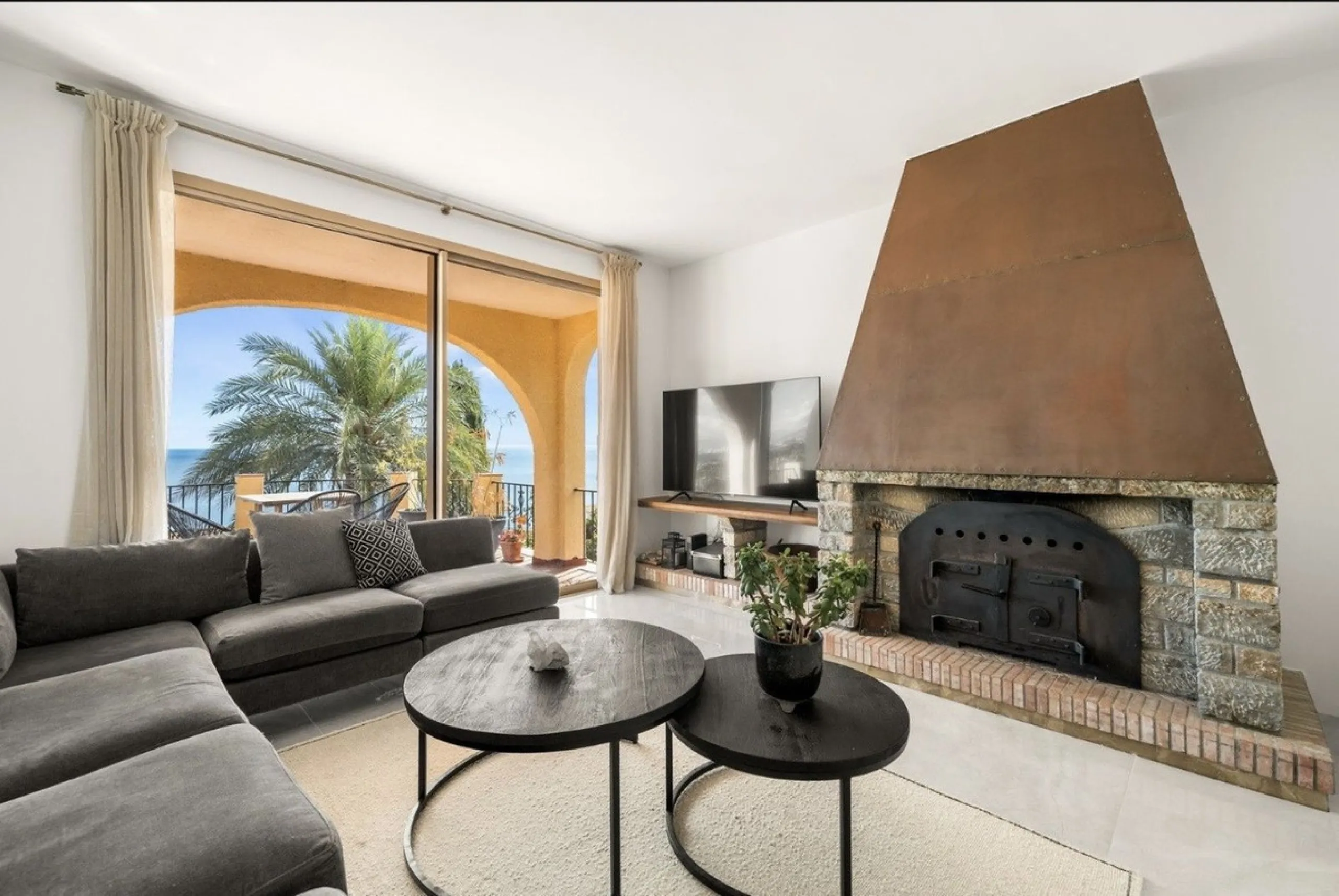 Stunning 8-Bedroom Villa with Panoramic Sea Views & Exceptional Investment Potential – Estepona