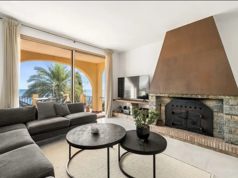 Stunning 8-Bedroom Villa with Panoramic Sea Views & Exceptional Investment Potential – Estepona