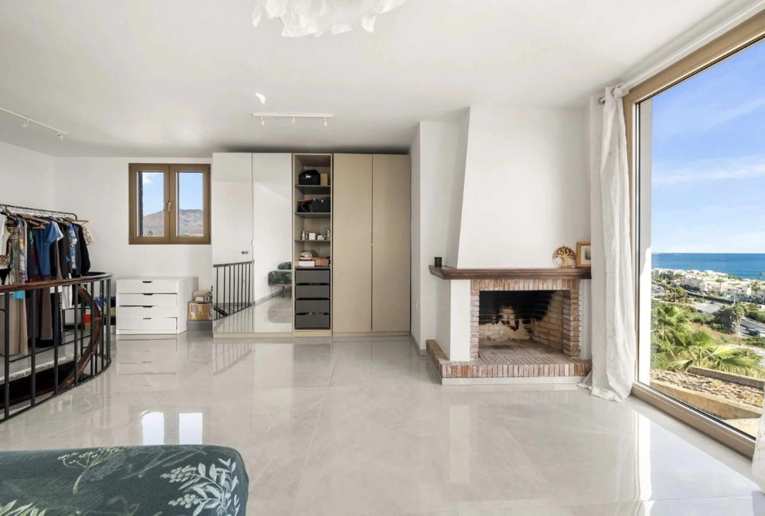 Stunning 8-Bedroom Villa with Panoramic Sea Views & Exceptional Investment Potential – Estepona