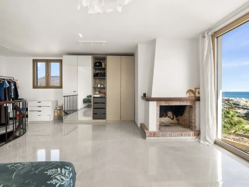 Stunning 8-Bedroom Villa with Panoramic Sea Views & Exceptional Investment Potential – Estepona