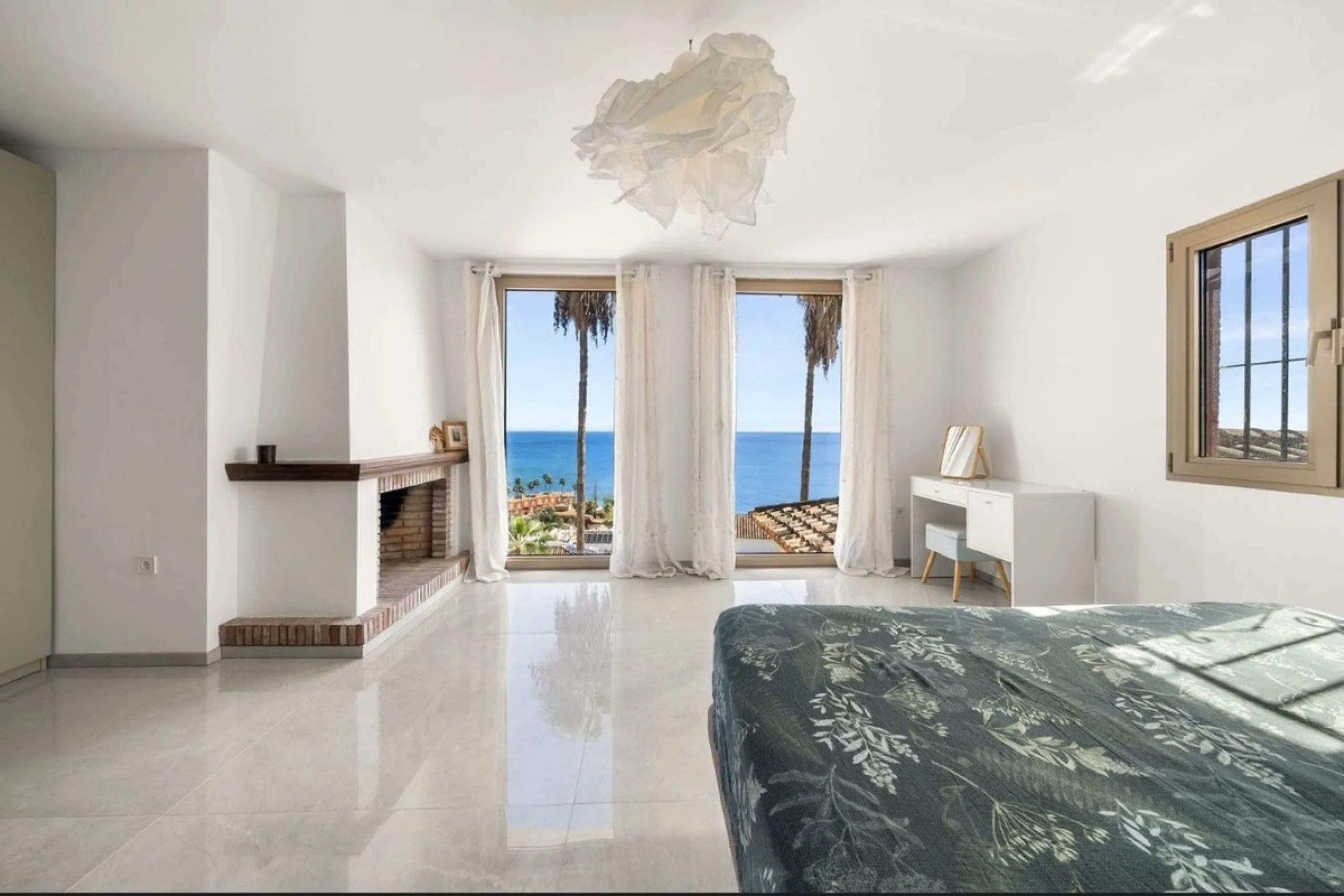 Stunning 8-Bedroom Villa with Panoramic Sea Views & Exceptional Investment Potential – Estepona