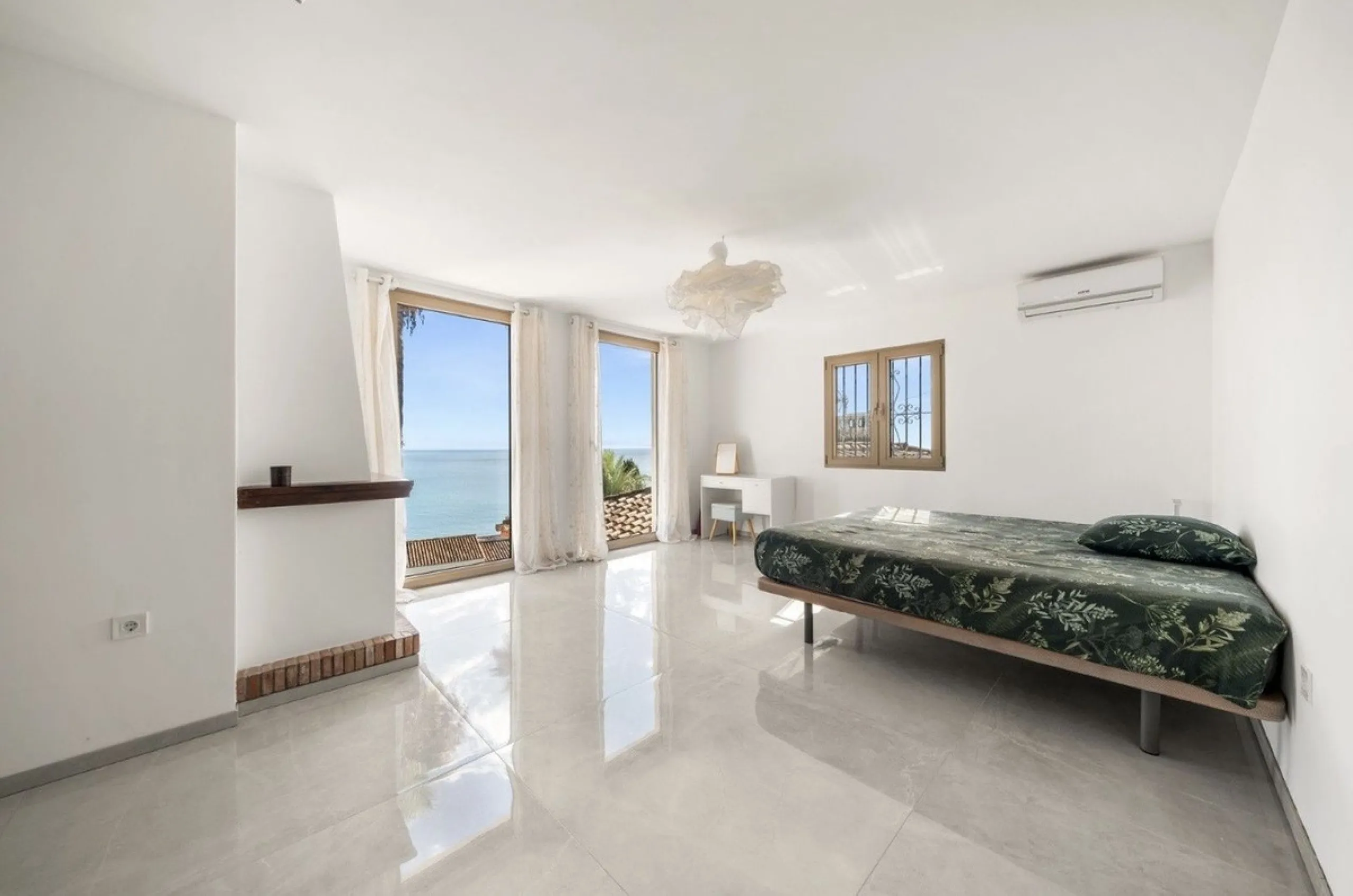 Stunning 8-Bedroom Villa with Panoramic Sea Views & Exceptional Investment Potential – Estepona