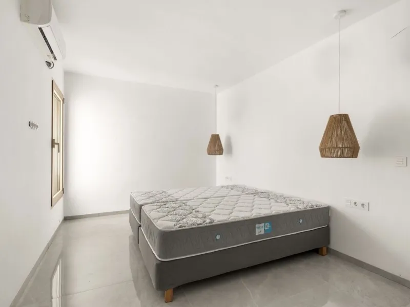 Stunning 8-Bedroom Villa with Panoramic Sea Views & Exceptional Investment Potential – Estepona