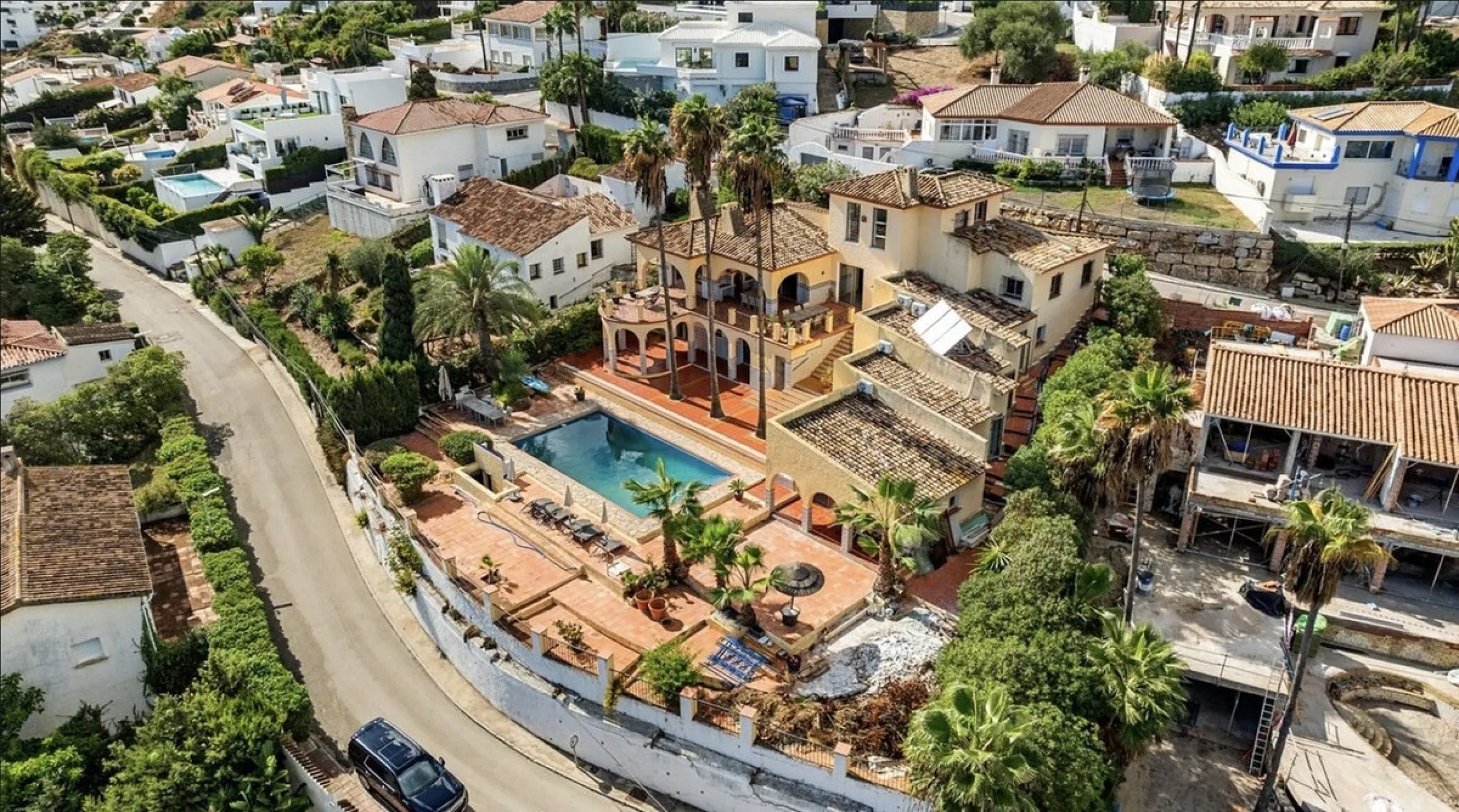 Stunning 8-Bedroom Villa with Panoramic Sea Views & Exceptional Investment Potential – Estepona