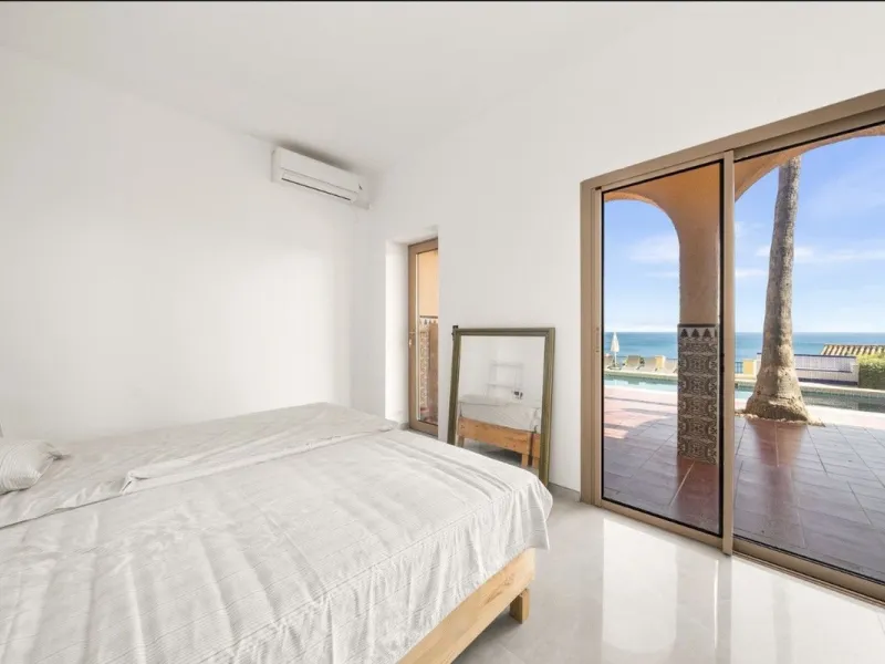 Stunning 8-Bedroom Villa with Panoramic Sea Views & Exceptional Investment Potential – Estepona