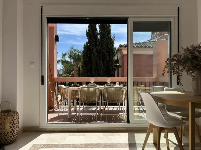 This modern, recently renovated apartment is located in the Marbesa area, just 300 meters from the sea.