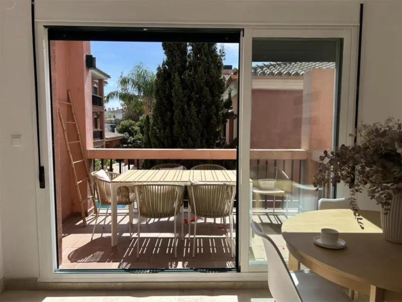 This modern, recently renovated apartment is located in the Marbesa area, just 300 meters from the sea.
