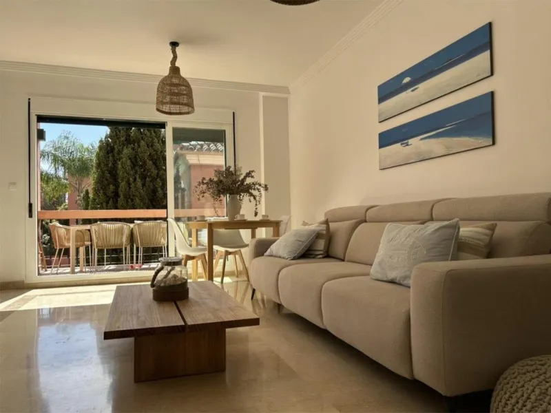 This modern, recently renovated apartment is located in the Marbesa area, just 300 meters from the sea.