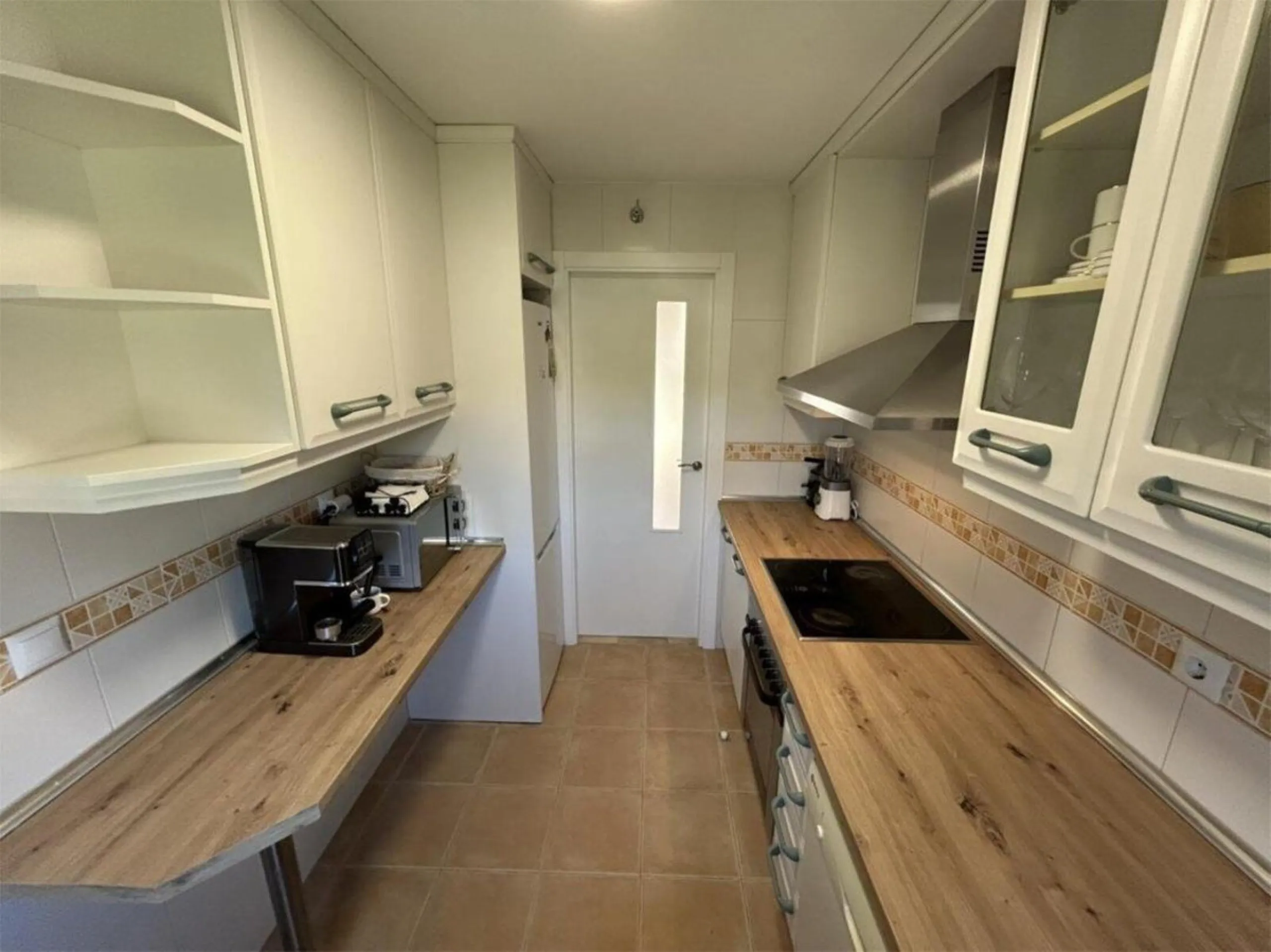 This modern, recently renovated apartment is located in the Marbesa area, just 300 meters from the sea.