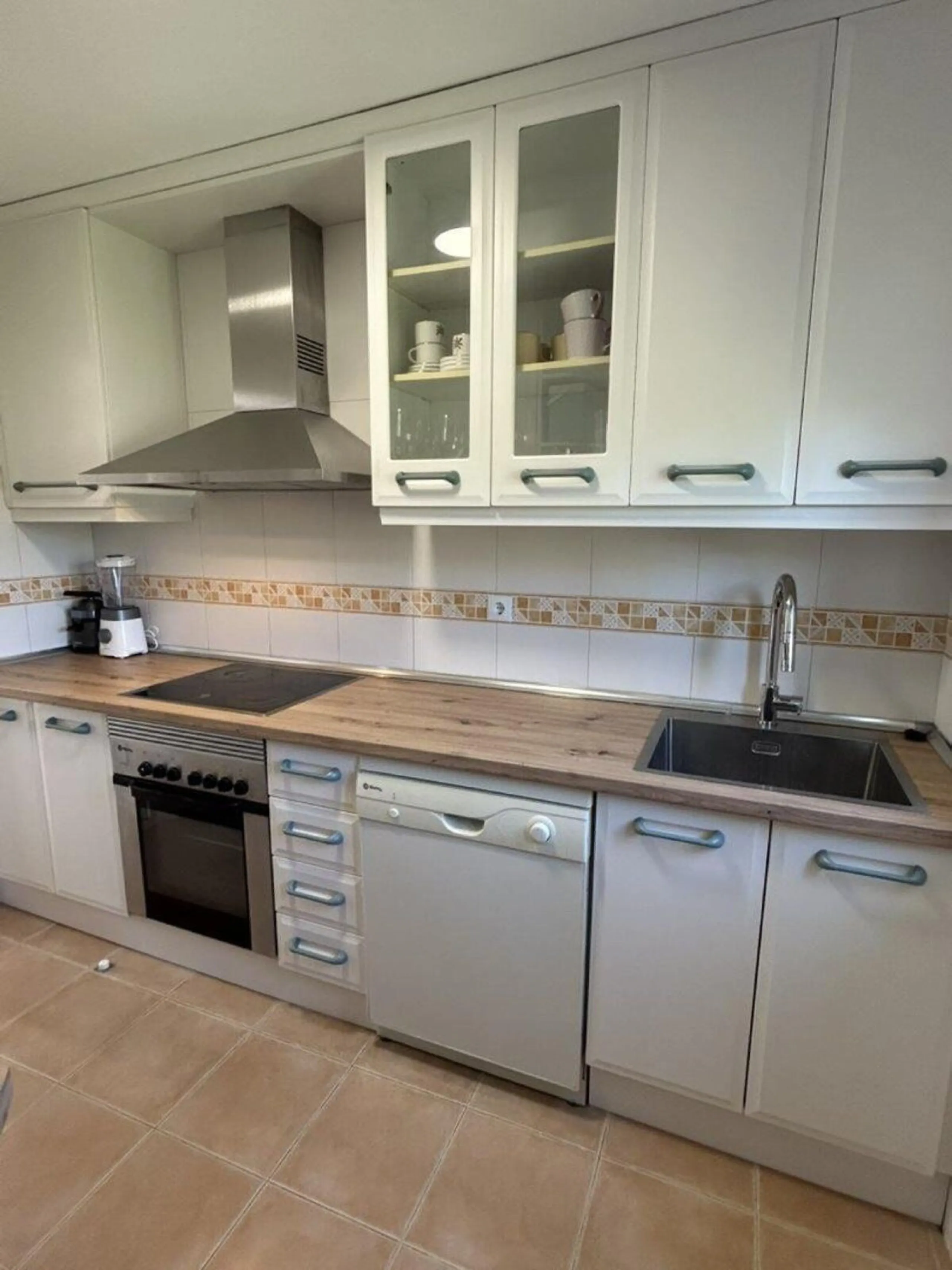 This modern, recently renovated apartment is located in the Marbesa area, just 300 meters from the sea.