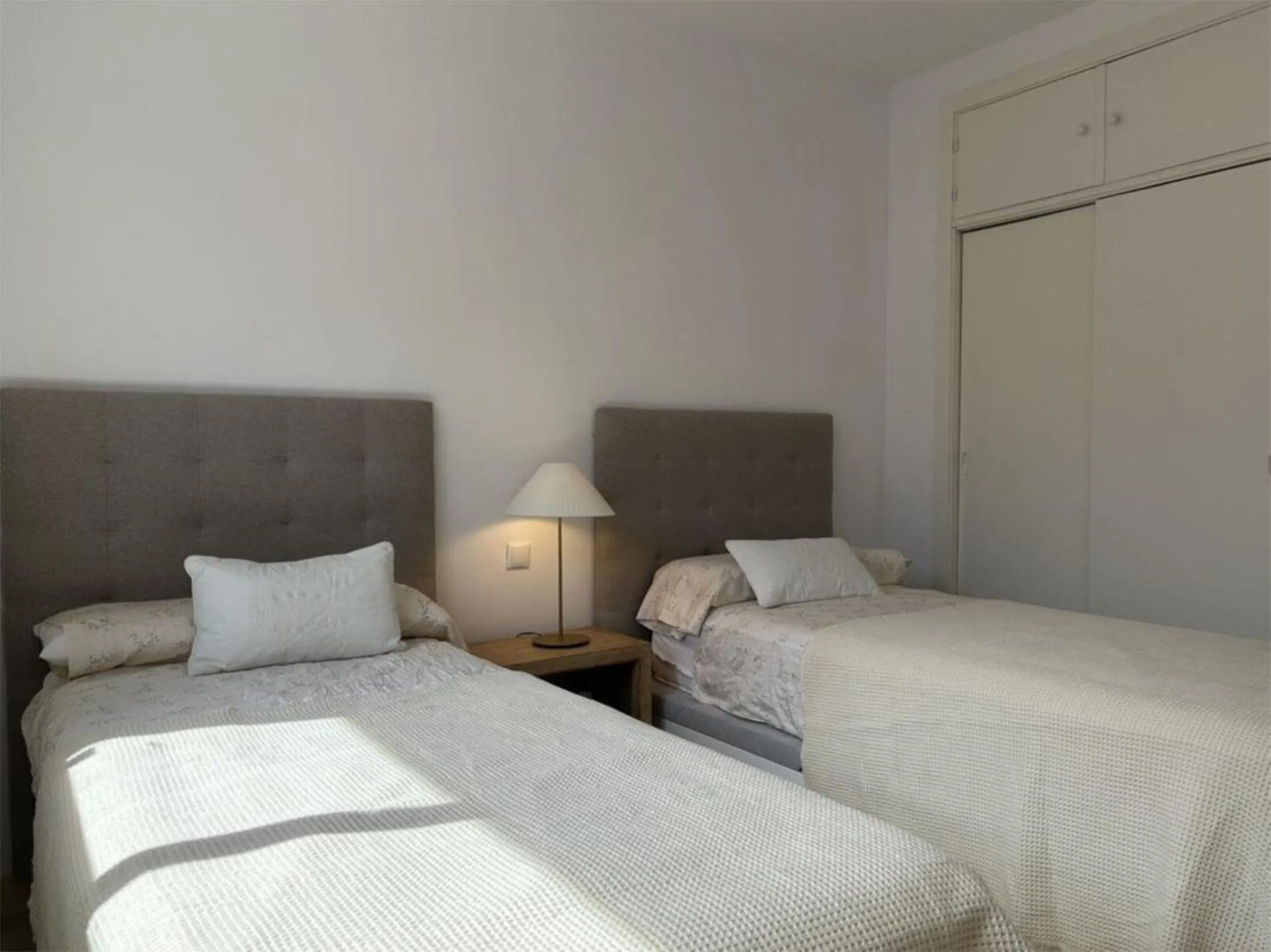This modern, recently renovated apartment is located in the Marbesa area, just 300 meters from the sea.