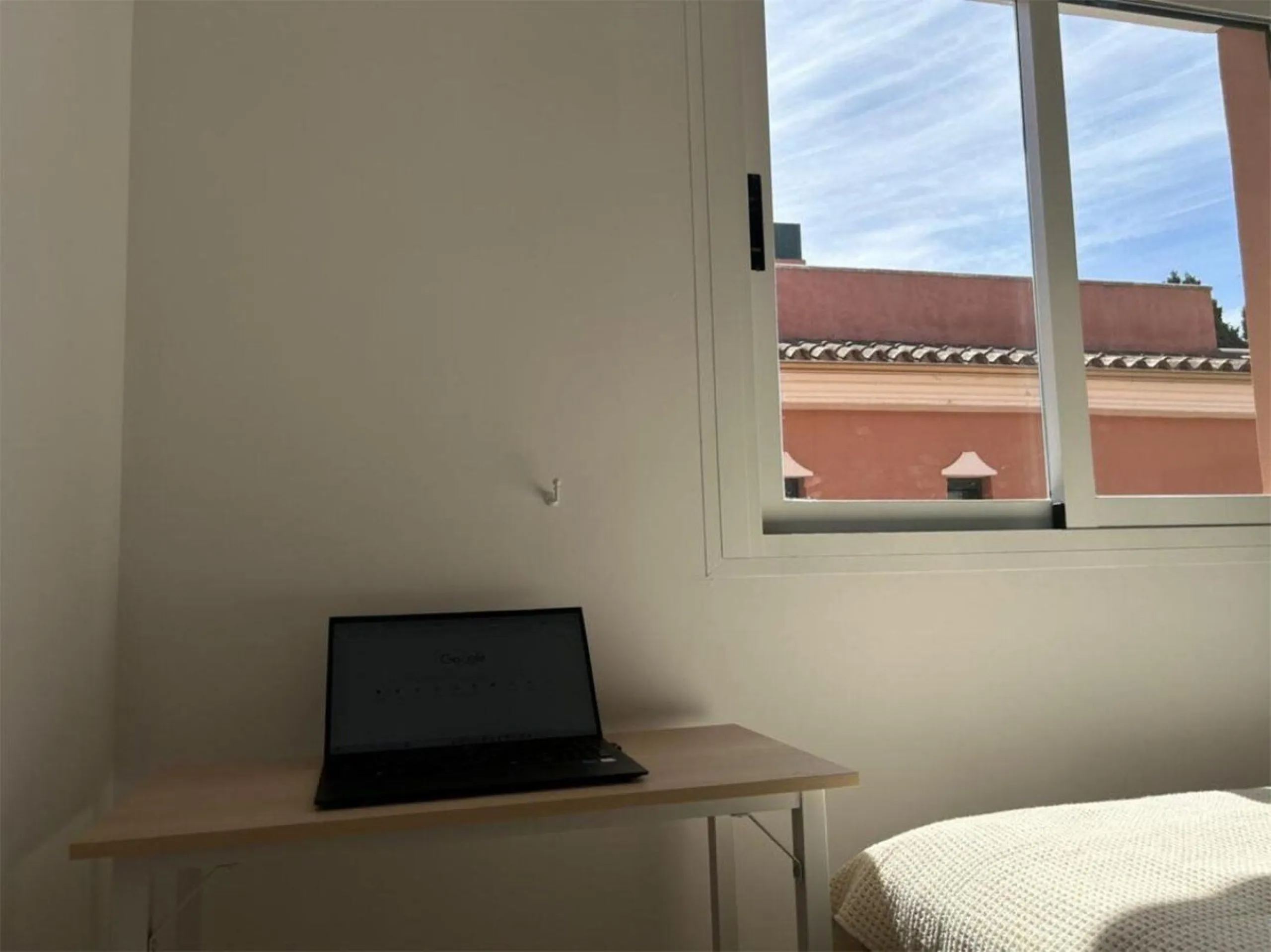 This modern, recently renovated apartment is located in the Marbesa area, just 300 meters from the sea.