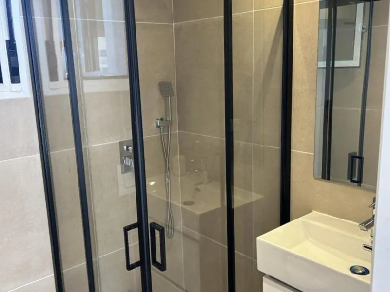 This modern, recently renovated apartment is located in the Marbesa area, just 300 meters from the sea.