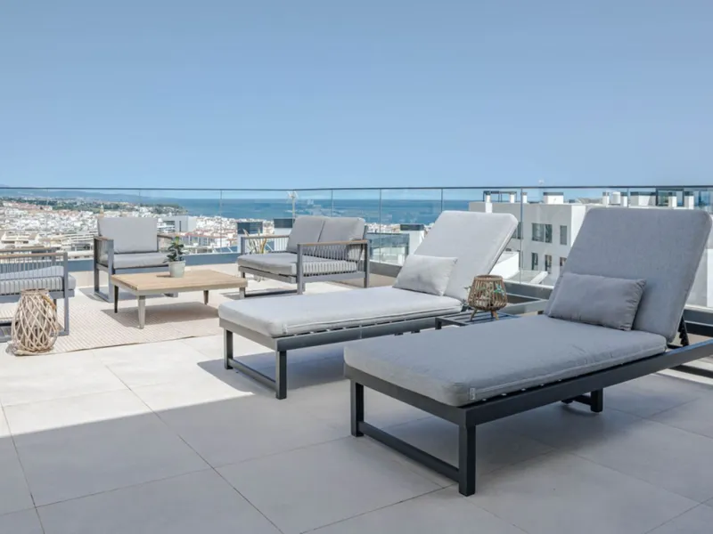 Apartment - Penthouse в продаже в Estepona, Málaga. В доме 3 спален и 2 ванных комнат. Площадь дома 125 м²