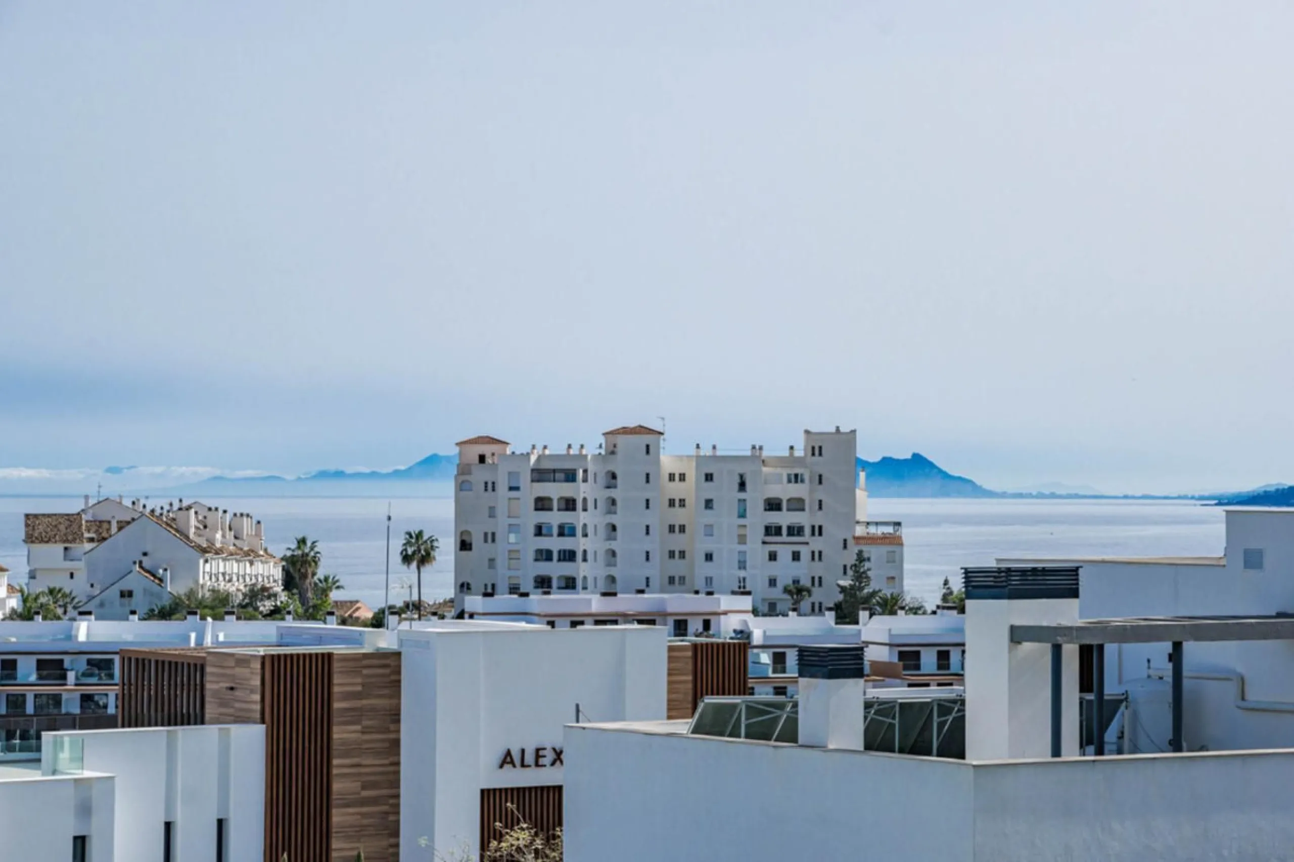 Stunning 3-Bedroom penthouse in Las mesas, estepona – Panoramic Views & Resort-Style Living