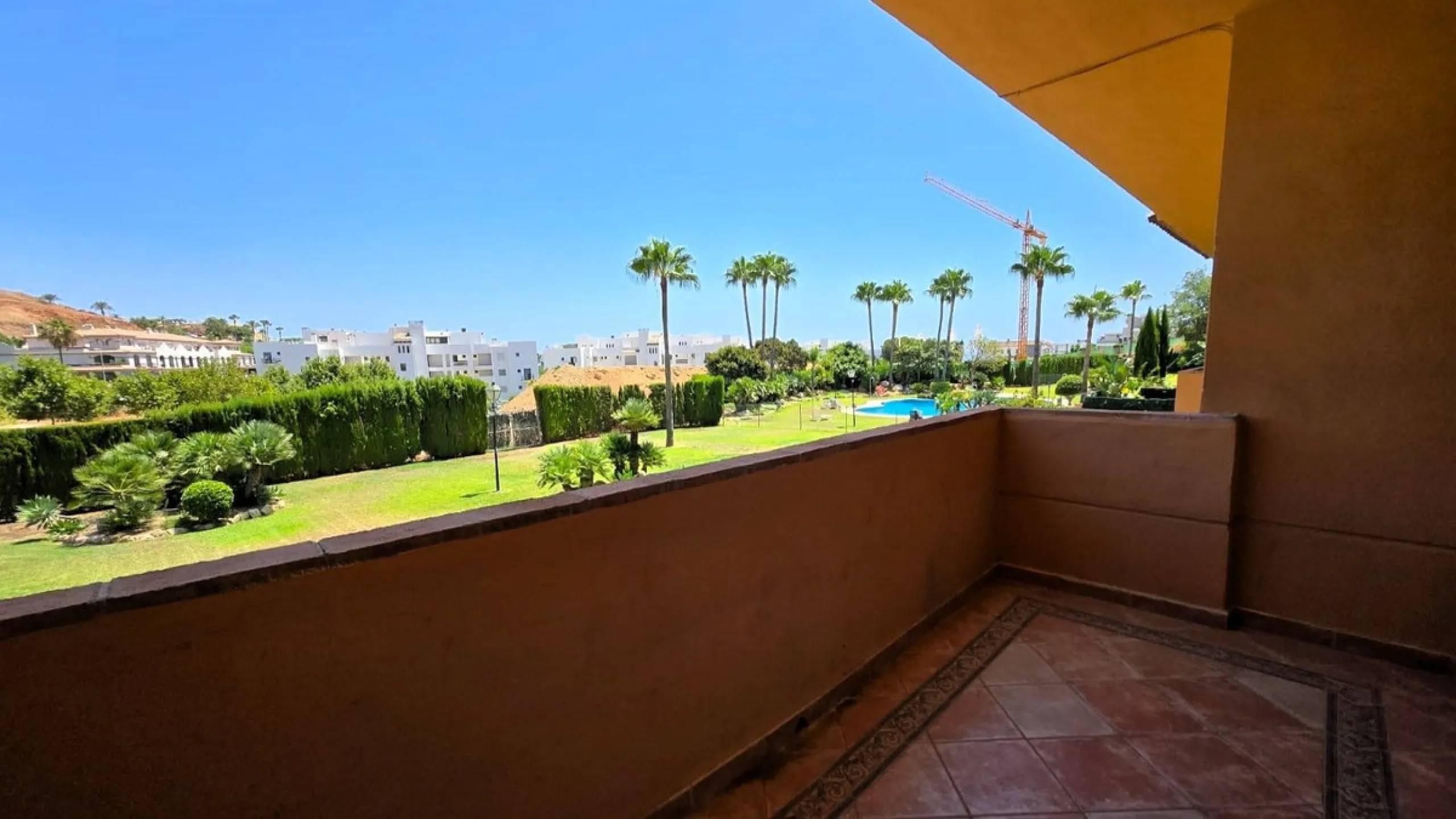 House - Townhouse в продаже в Mijas, Málaga. В доме 4 спален и 5 ванных комнат. Площадь дома 272 м²