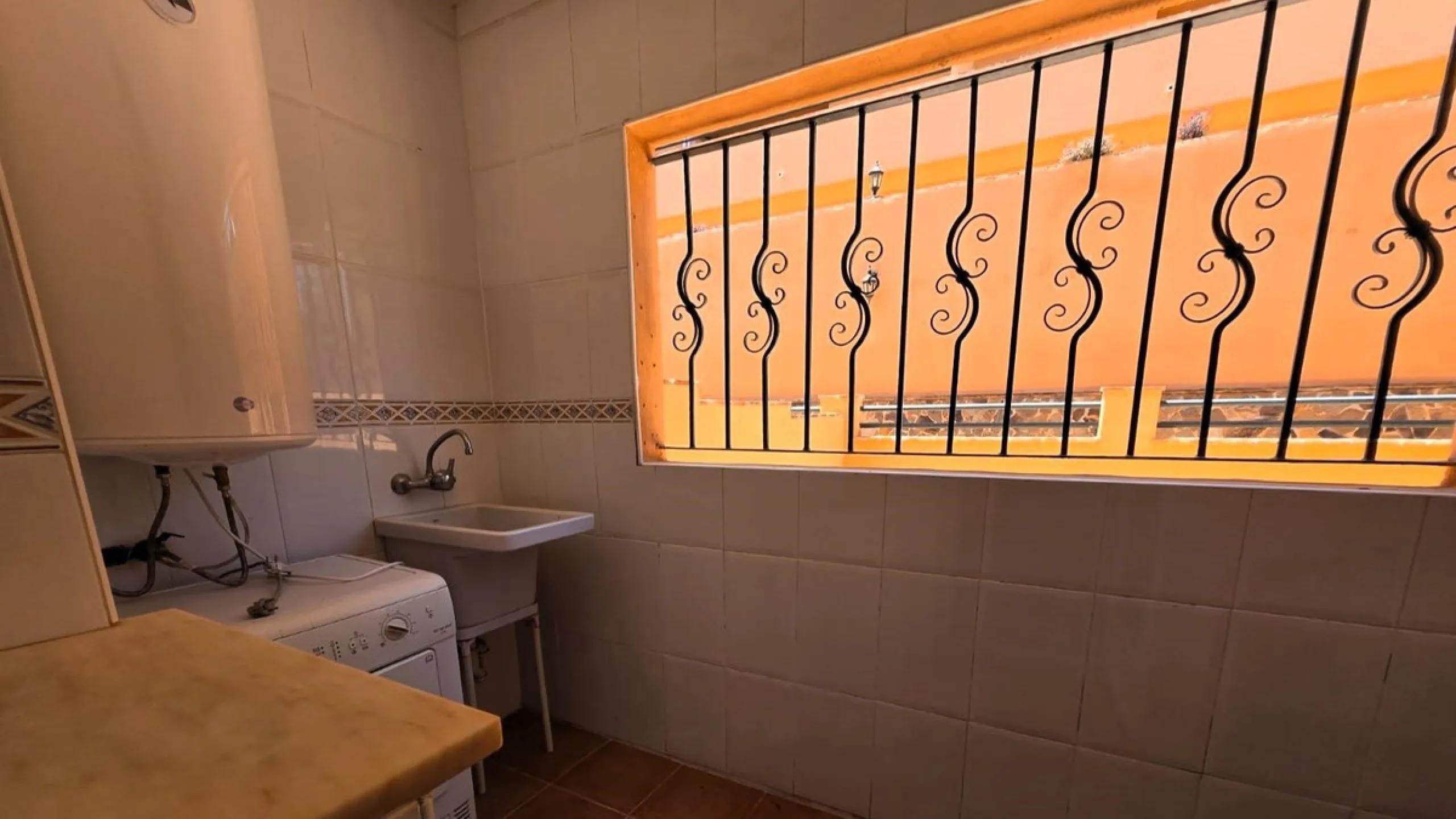 House - Townhouse в продаже в Mijas, Málaga. В доме 4 спален и 5 ванных комнат. Площадь дома 272 м²