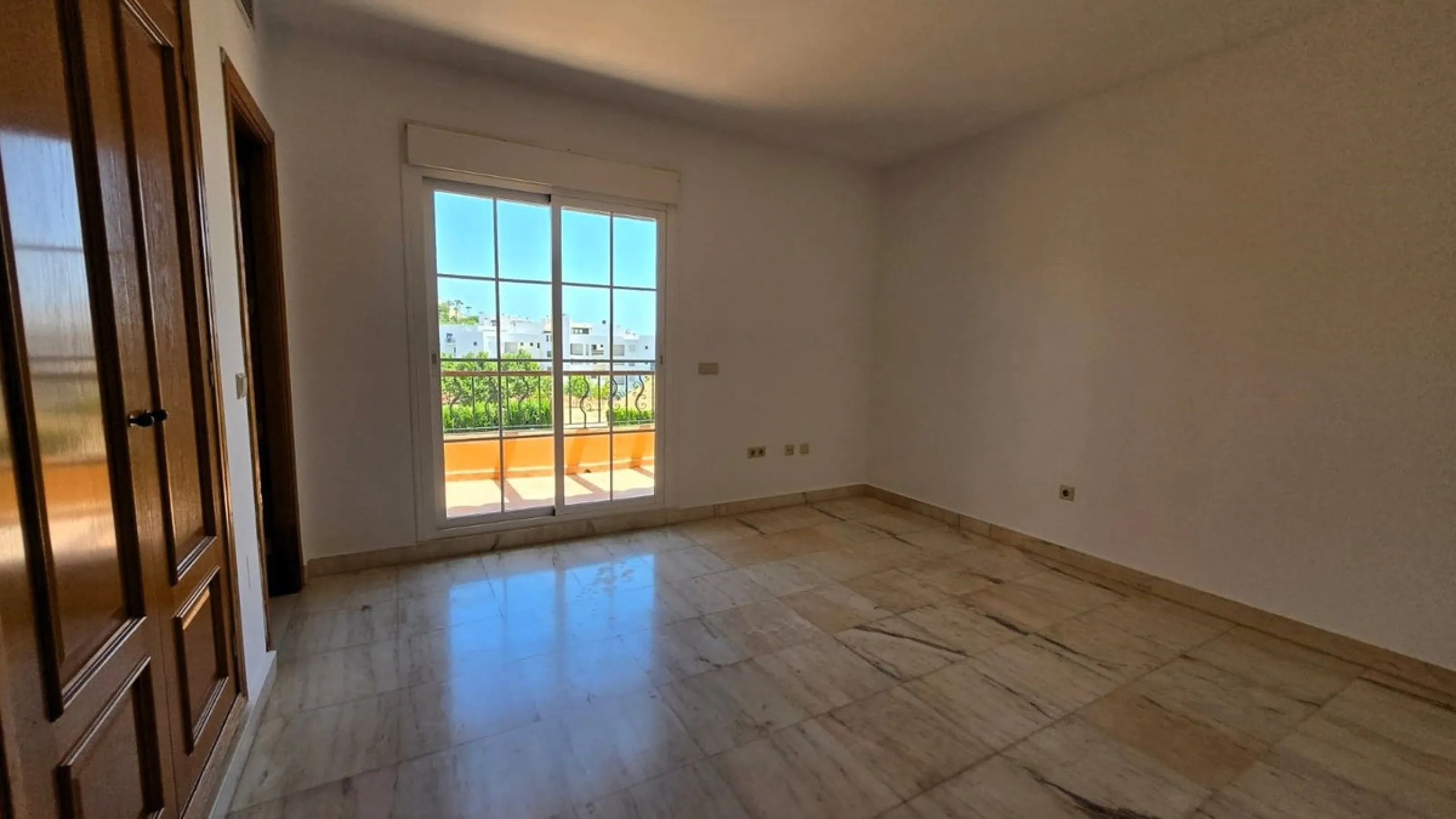 House - Townhouse в продаже в Mijas, Málaga. В доме 4 спален и 5 ванных комнат. Площадь дома 272 м²