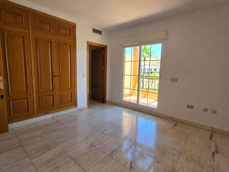 House - Townhouse в продаже в Mijas, Málaga. В доме 4 спален и 5 ванных комнат. Площадь дома 272 м²