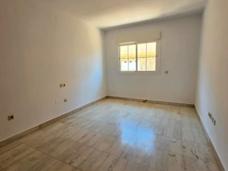 House - Townhouse в продаже в Mijas, Málaga. В доме 4 спален и 5 ванных комнат. Площадь дома 272 м²